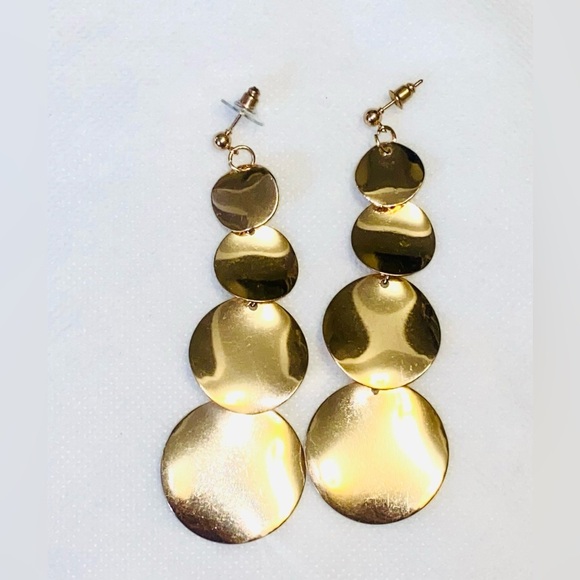 Gold tone earrings - Picture 1 of 3